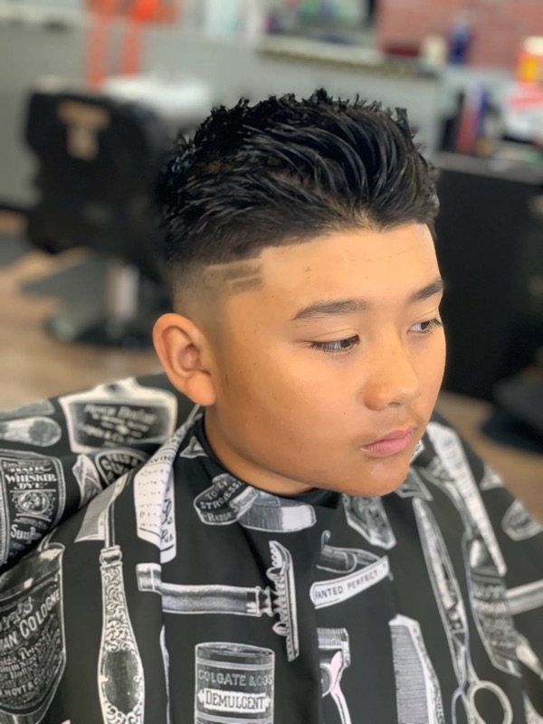 Spiky top with line design